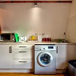 Stylish Studio Suite - Central Location & Free Wifi