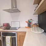 Stamford 2 Bed Character House Contractors Welcome