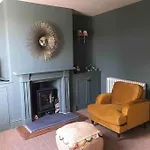 Character Cottage In Stamford