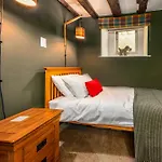 Spacious, Luxury Town Centre Granary Conversion