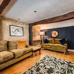 Spacious, Luxury Town Centre Granary Conversion
