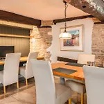 Spacious, Luxury Town Centre Granary Conversion
