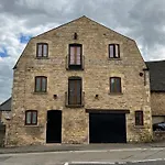 Stylish Studio Suite - Central Location & Free Wifi