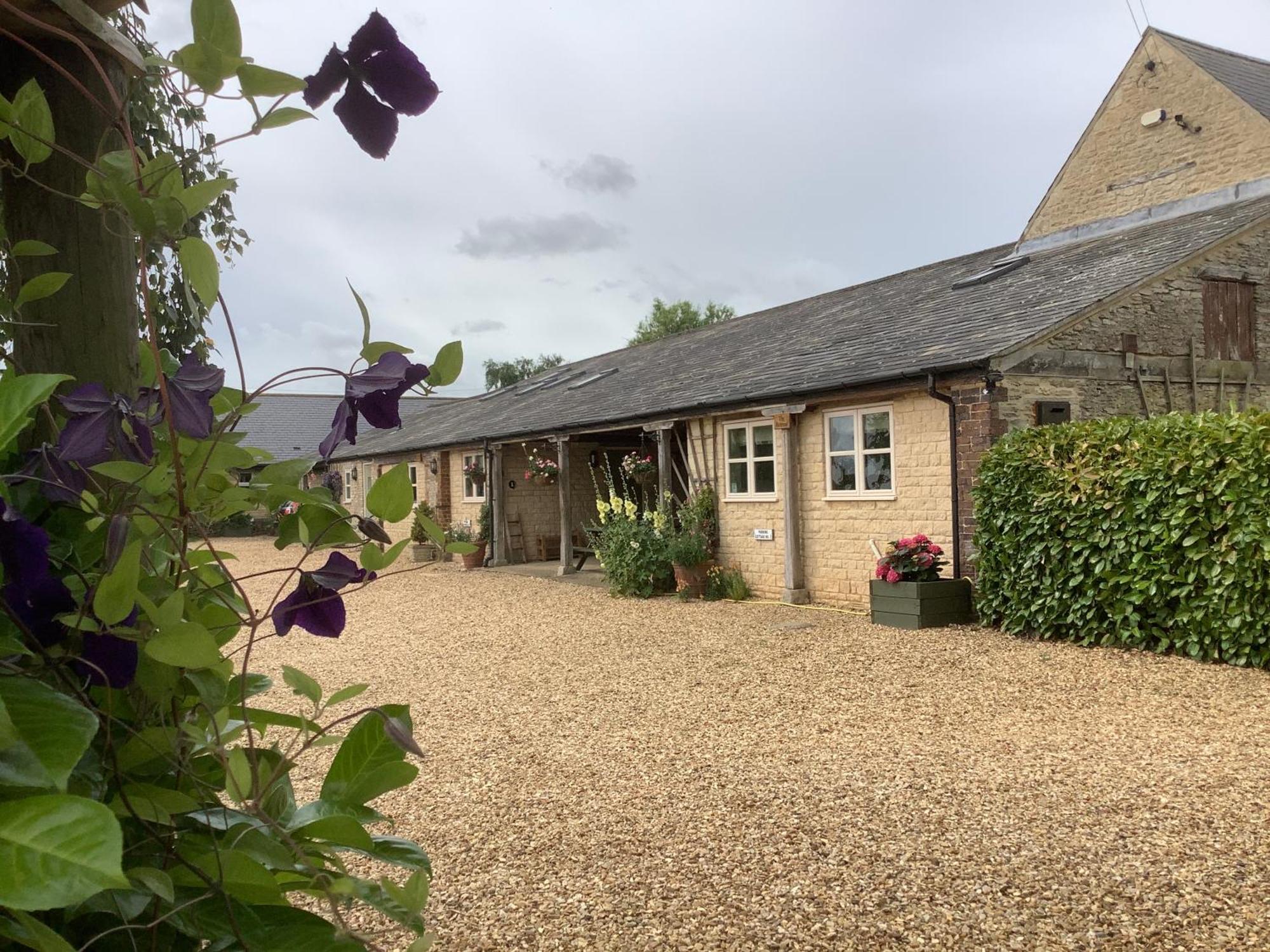 The Retreat, Clematis Cottages, * Stamford