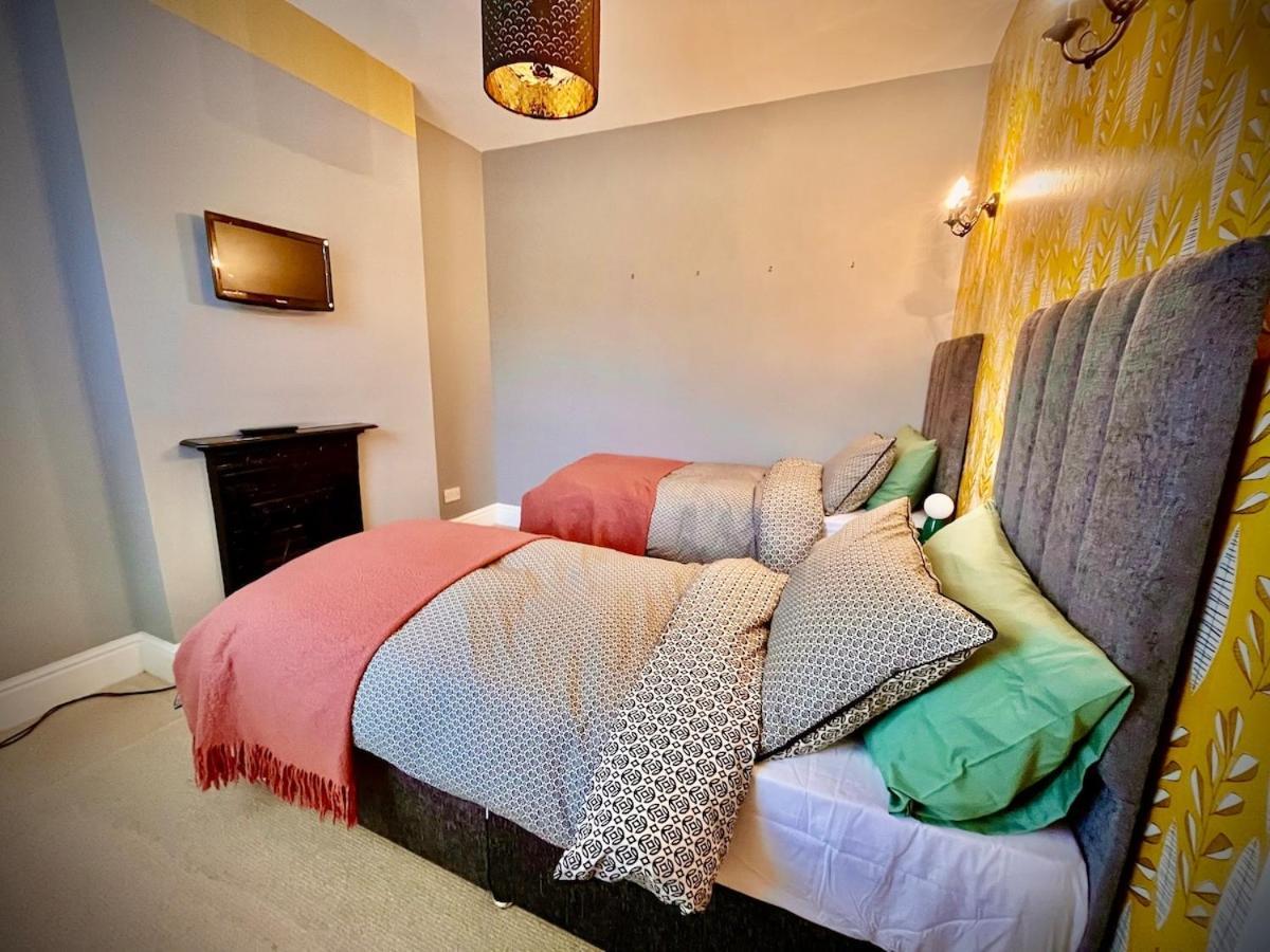 Holiday home Hidden Gem In With Parking