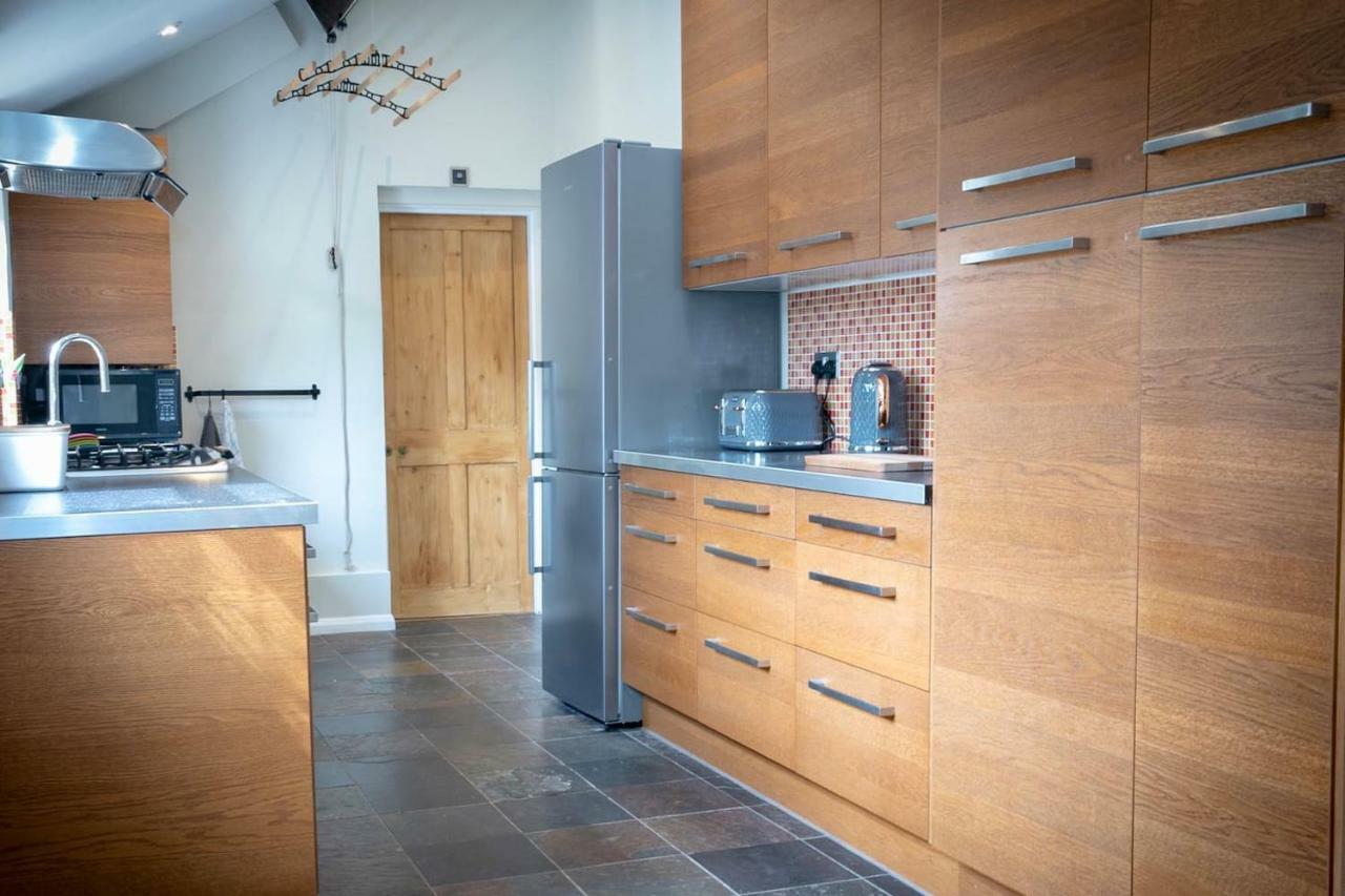 2 Bedroom With Parking * Stamford