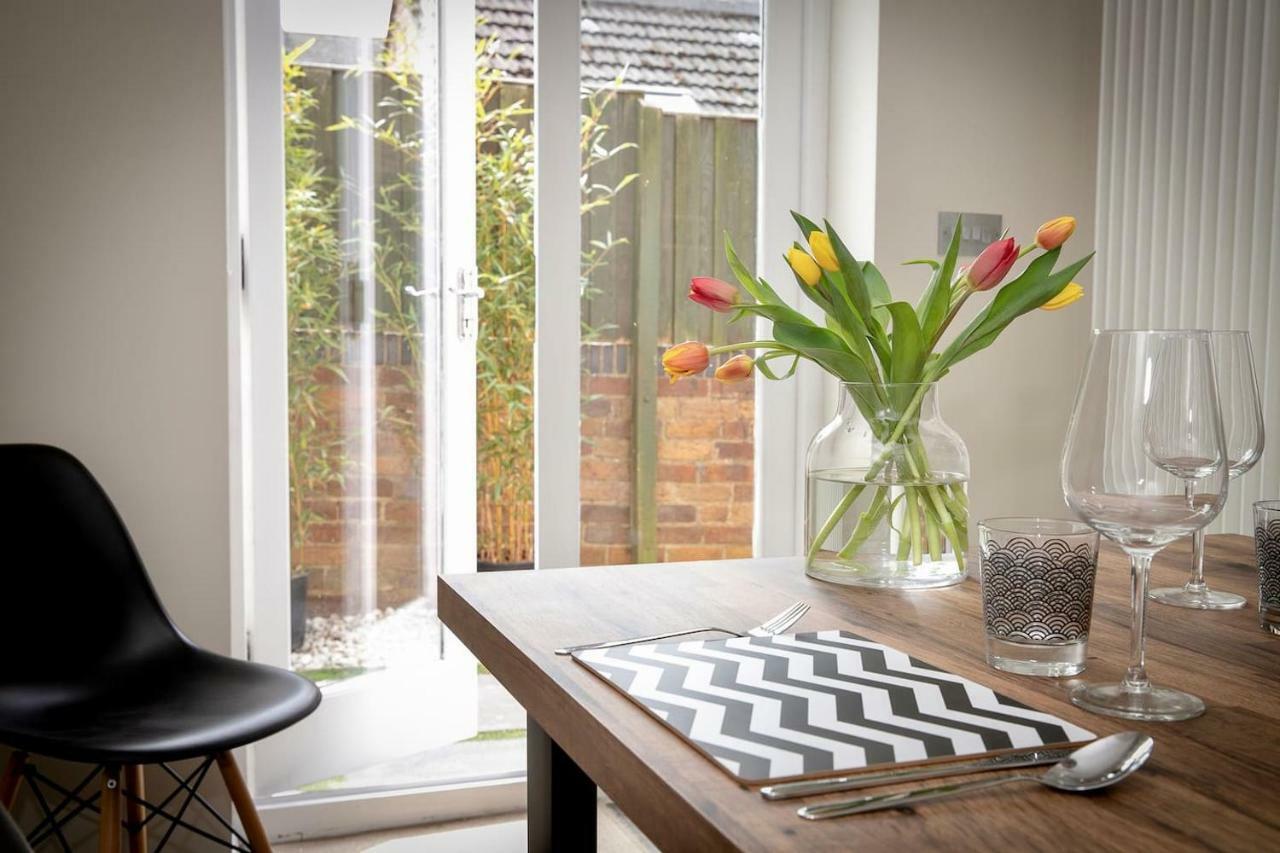 2 Bedroom With Parking * Stamford