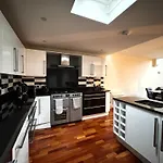 Spacious And Refreshing 3-4 Bed Stamford House!