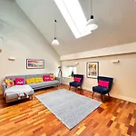 Spacious And Refreshing 3-4 Bed Stamford House!
