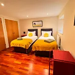 Spacious And Refreshing 3-4 Bed Stamford House!