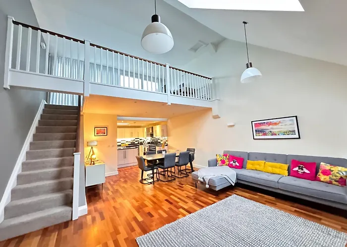 Spacious And Refreshing 3-4 Bed Stamford House!