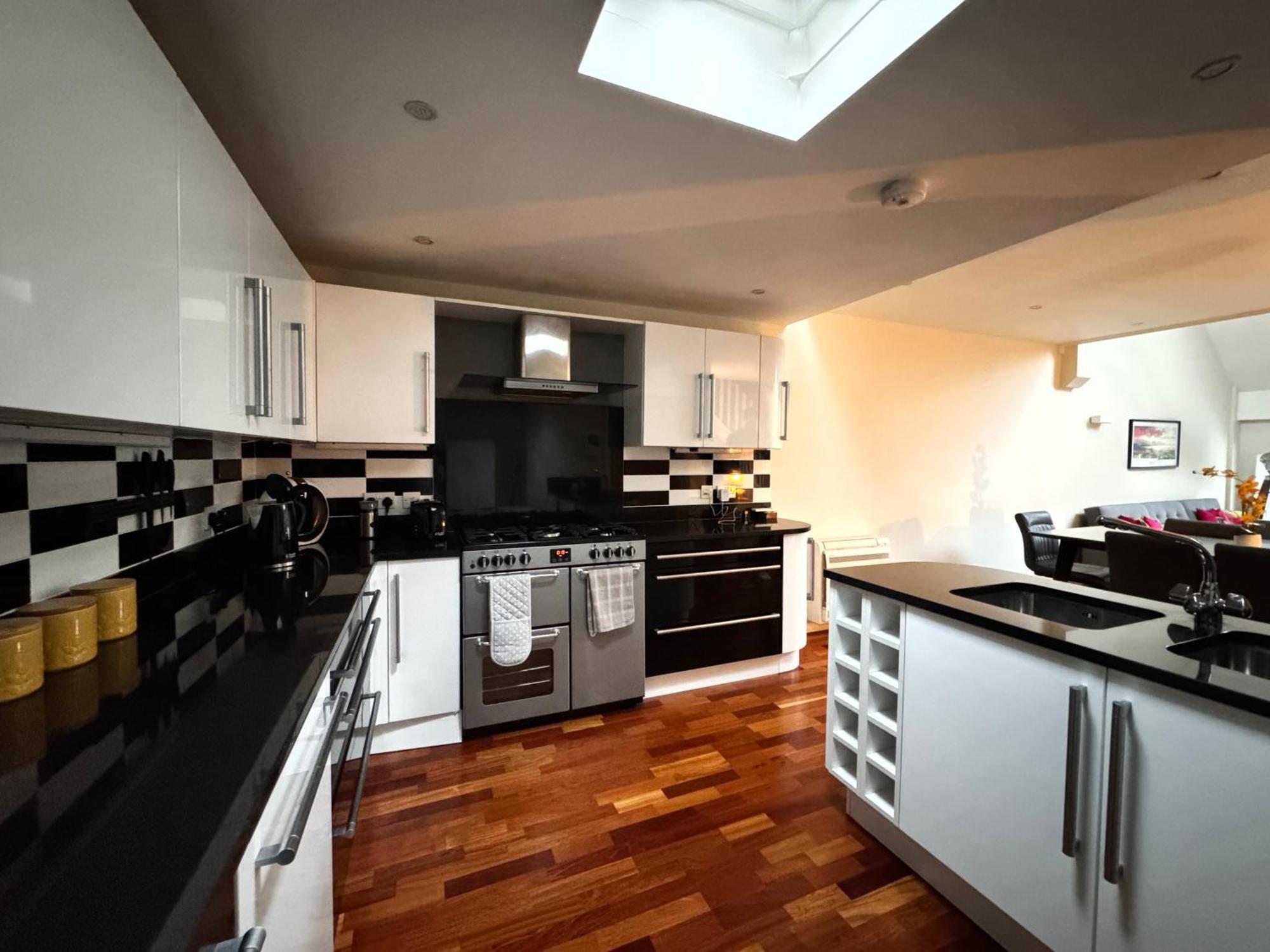 Holiday home Spacious And Refreshing 3-4 Bed House! *
