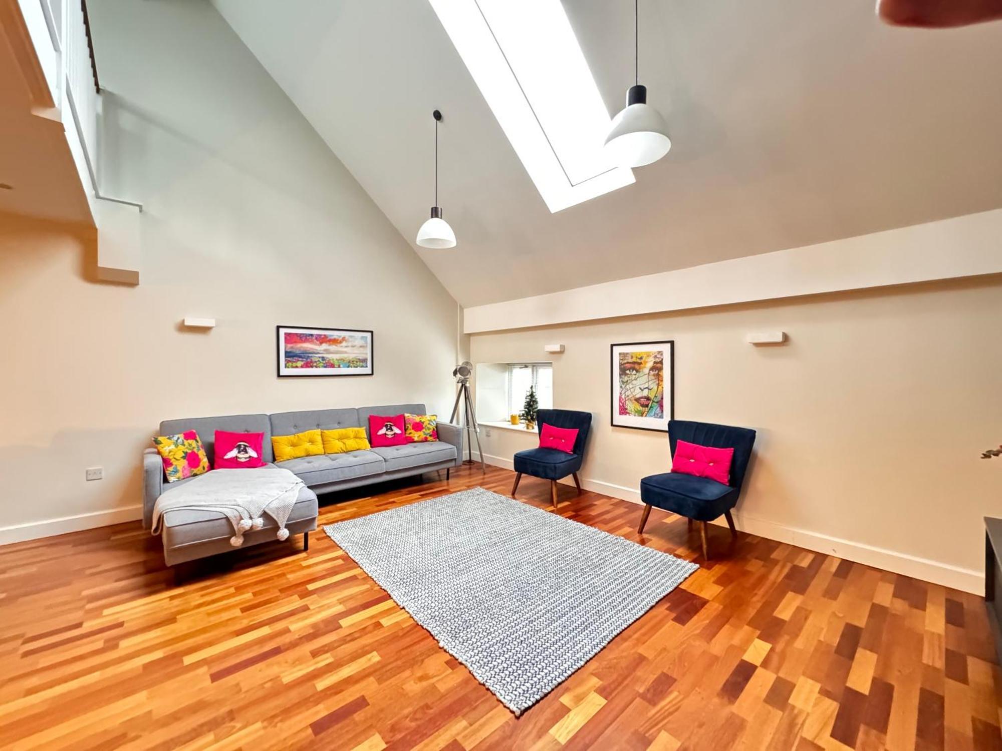 Spacious And Refreshing 3-4 Bed House! * Stamford