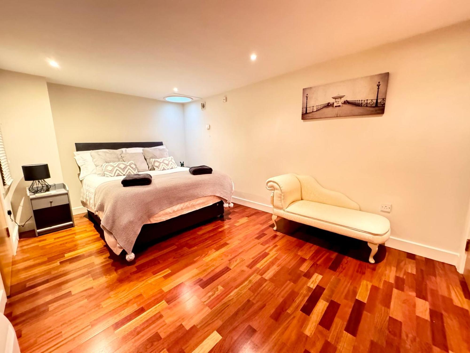 Spacious And Refreshing 3-4 Bed House! * Stamford