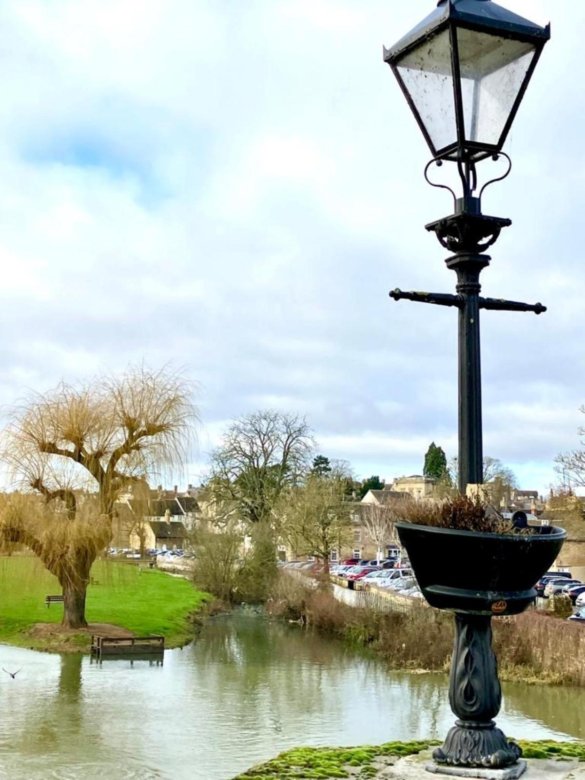 Spacious And Refreshing 3-4 Bed House! * Stamford