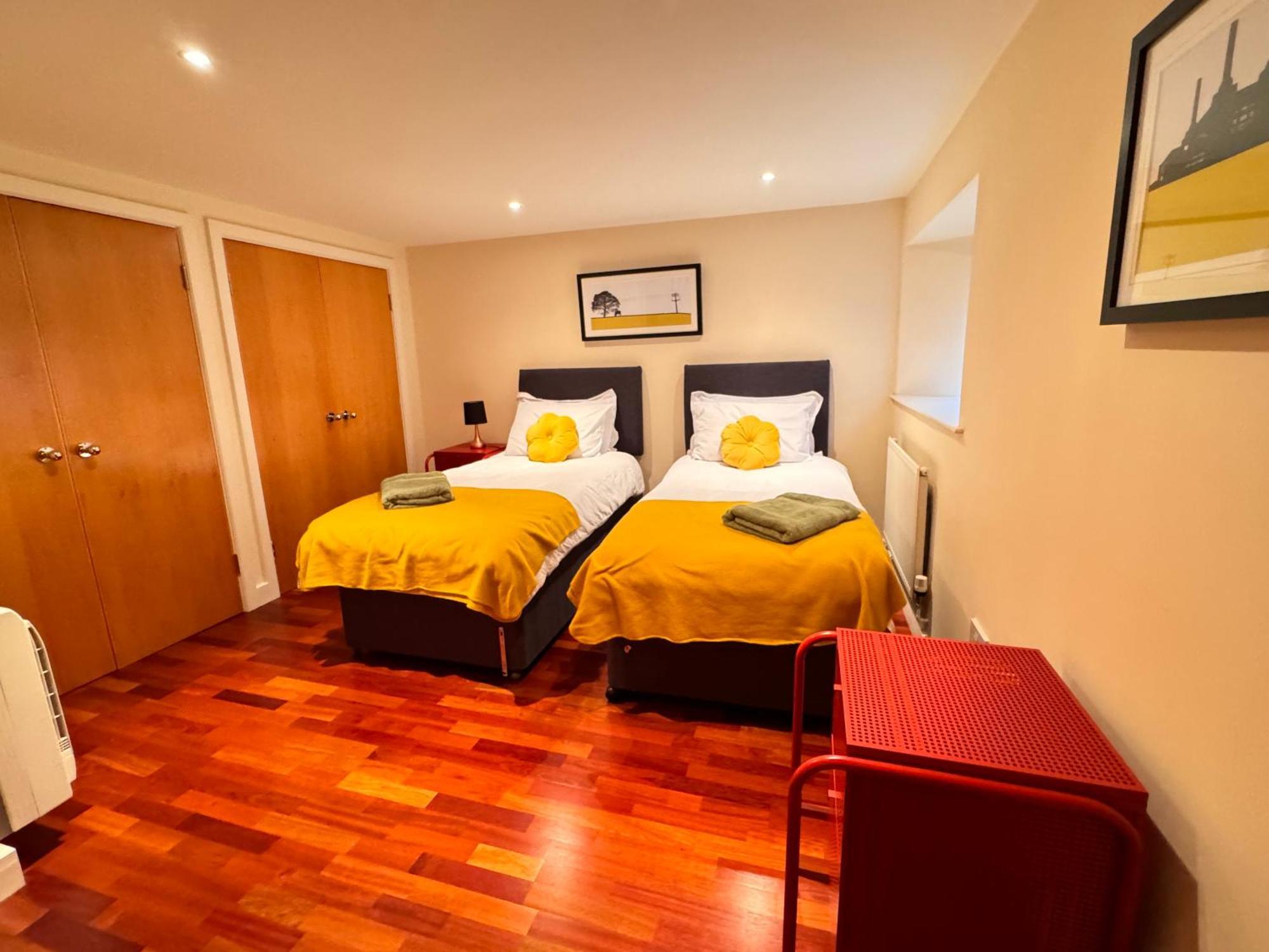 Spacious And Refreshing 3-4 Bed House! Holiday home