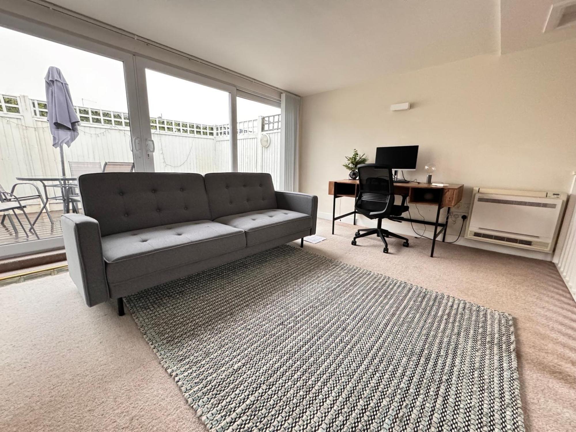 Spacious And Refreshing 3-4 Bed House! Stamford